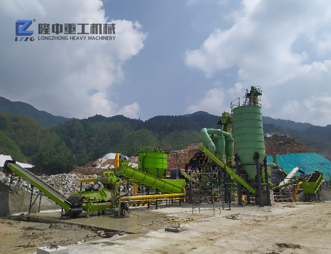 清洗石英砂用哪種設(shè)備比較好？當(dāng)然是洗砂機